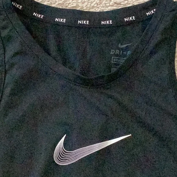 Girls Nike dri fit top - Picture 3 of 4